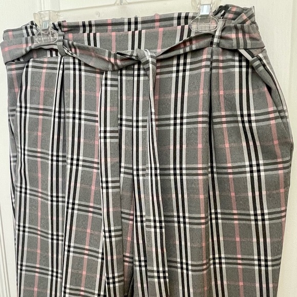 BELTED, PULL ON, ELASTIC BACK WAIST, STRAIGHT LEG, PAPER BAG PANTS. LIKE NEW! - Picture 4 of 13